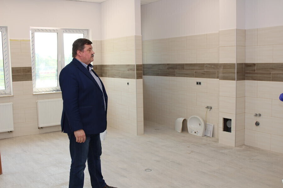 Przedszkolne mury pną się do góry