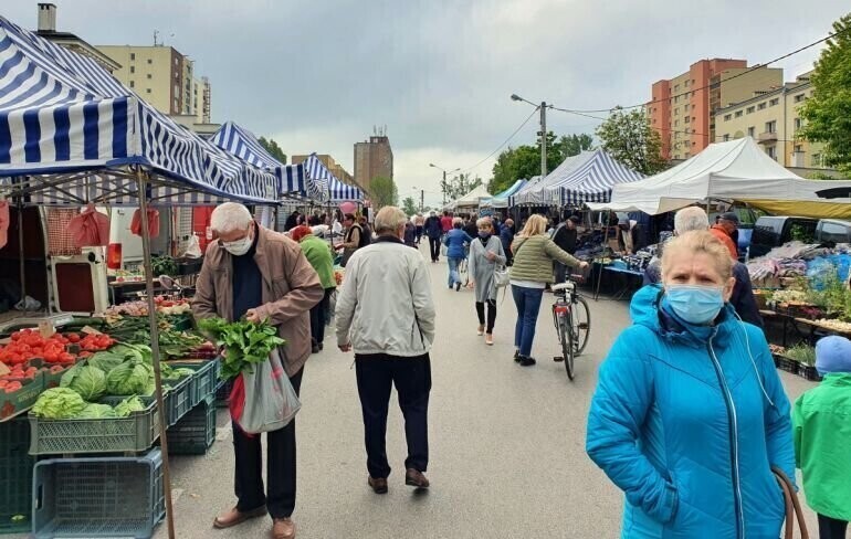 Uciążliwe sąsiedztwo. Wkrótce znikną problemy mieszkańców z targowiskiem