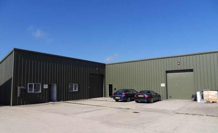 Jakie zalety ma współpraca z pośrednikami przy wynajmie magazynu