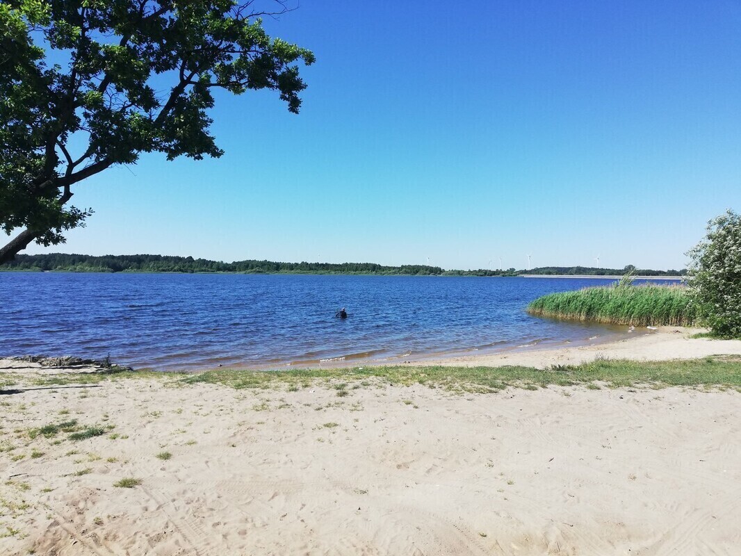 Zalew Cieszanowicki z ratownikami WOPR