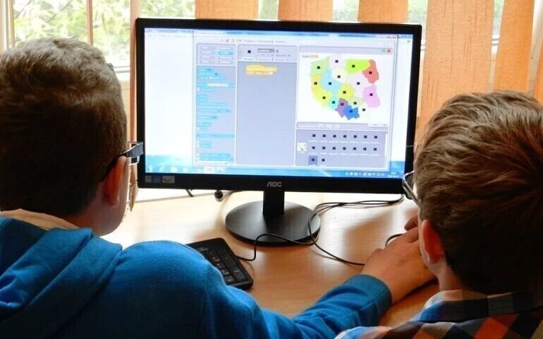 Badanie na zdalnej edukacji najbardziej ucierpiała funkcja opiekuńcza szkoły