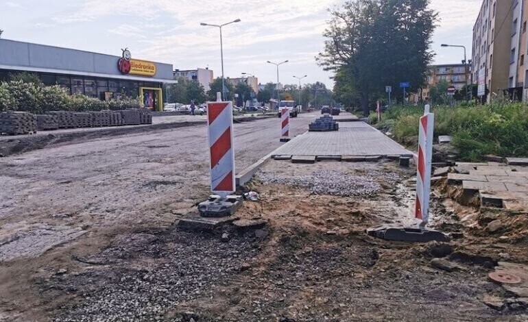 Remont Belzackiej. Drogowcy sfrezowali nawierzchnię