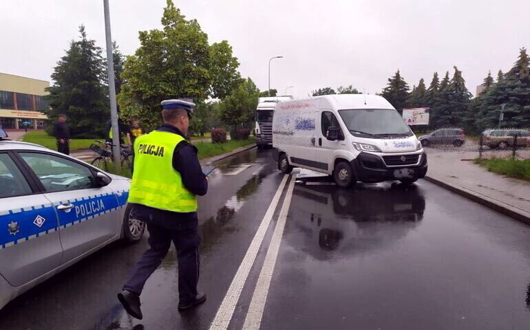 Wjechał wprost pod nadjeżdżającego busa