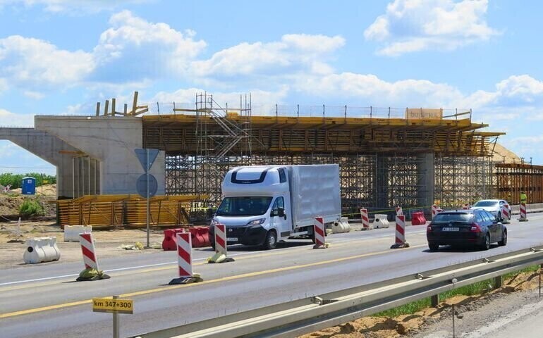 Przez budowaną A1 pędzą na złamanie karku