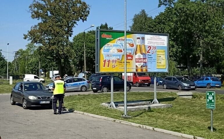 Wypadek przy markecie Dino. Kierowca hulajnogi elektrycznej trafił do szpitala
