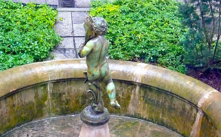 Piotrkowski bezwstydnik z powrotem przed gmachem sądu