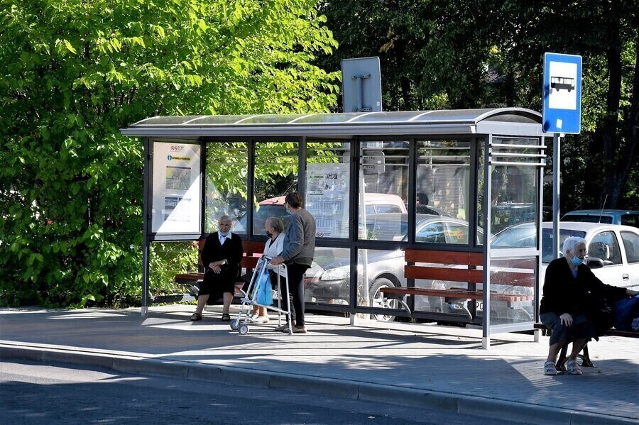 Wiaty przystankowe zdezynfekowane