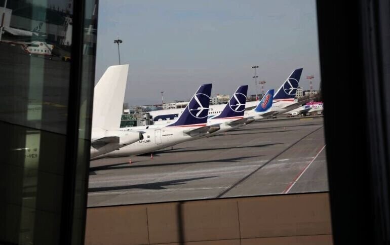 Od środy obowiązuje zakaz połączeń lotniczych do 44 krajów m.in. do Hiszpanii