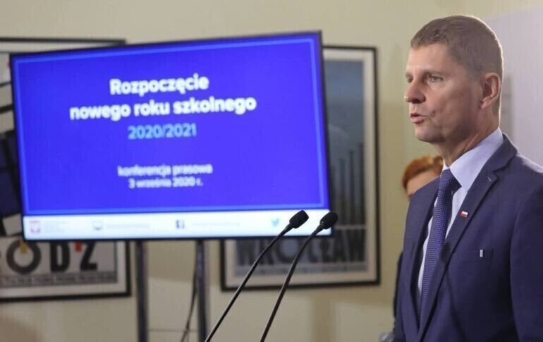 Niemal 100 proc. szkół funkcjonuje w trybie stacjonarnym