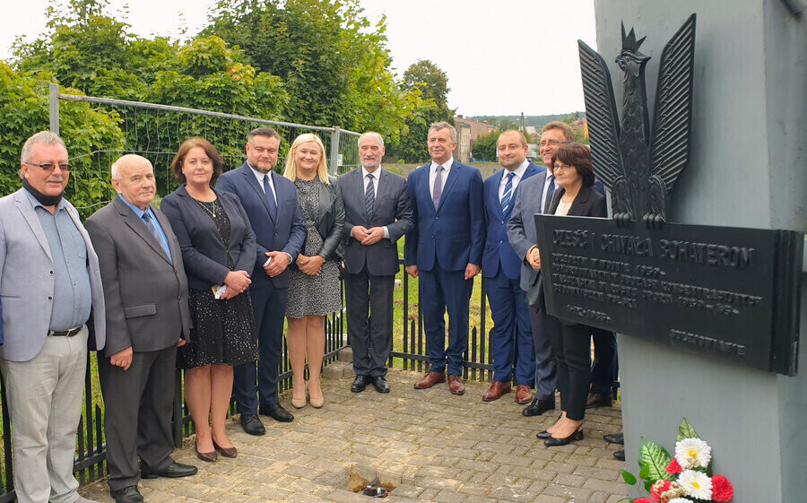 Mieszkańcy Sulejowa uczcili ofiary bombardowania z 1939 roku GALERIA