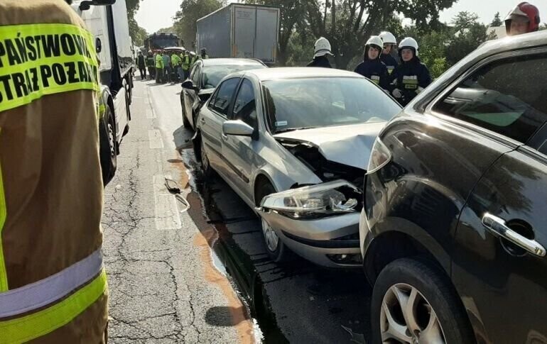 Na DK12 w Poniatowie zderzyły się 4 auta