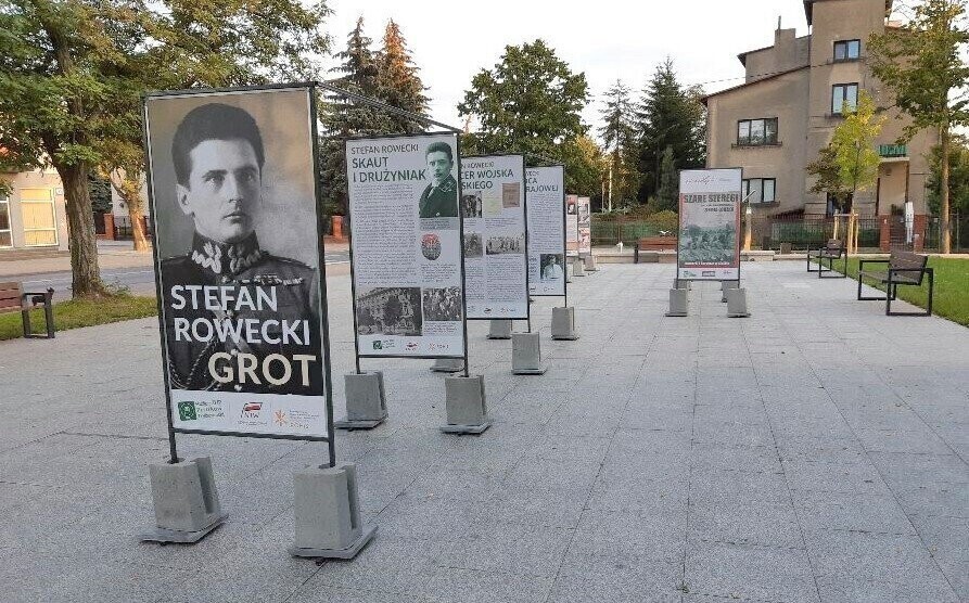 Harcerska wystawa przed Mediateką