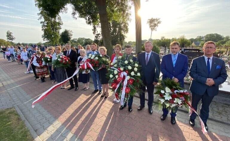 Gmina Wolbórz Uroczystości przy wojennej kwaterze