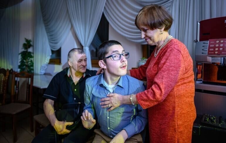 Rodzina zbiera pieniądze na leczenie stomatologiczne dla Patryka. Kto może niech pomaga