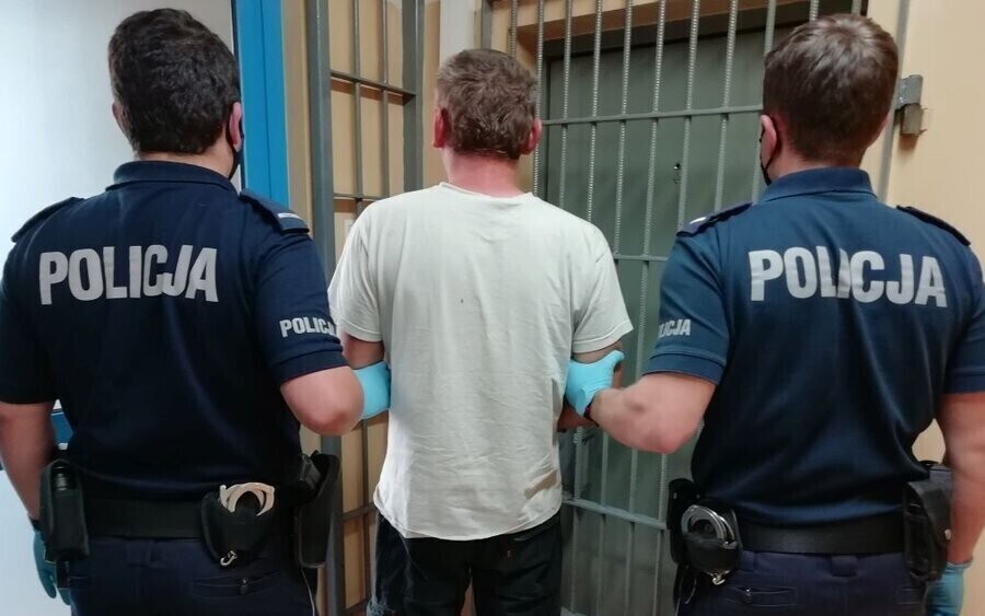 Kompletnie pijany kierowca w rękach policjantów