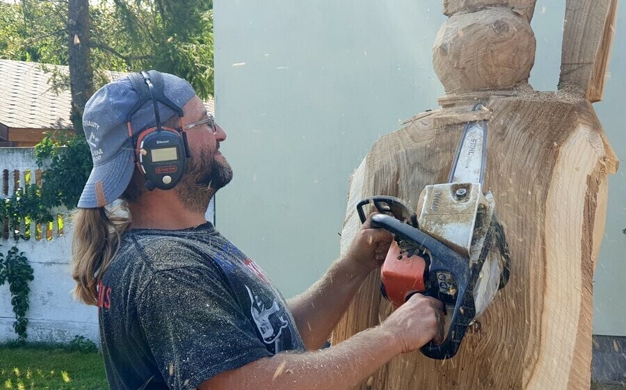 W Rozprzy powstają figury świętych