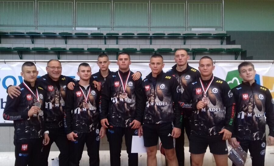 Udany początek sezonu w wykonaniu zapaśników AKS-u