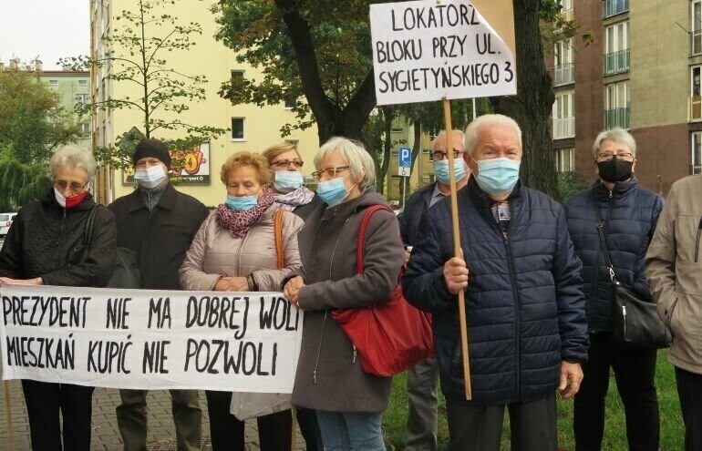 Protestowali przed Urzędem Miasta ale... nie kupcy
