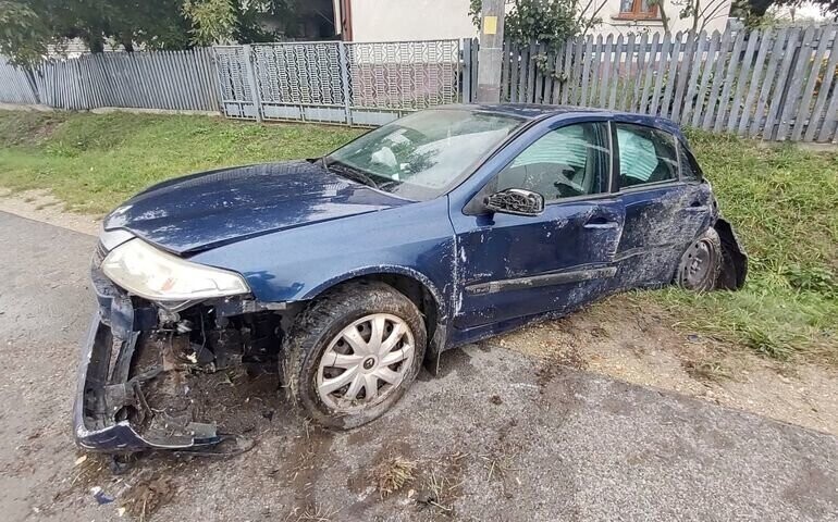 Nietrzeźwy kierowca wylądował w rowie