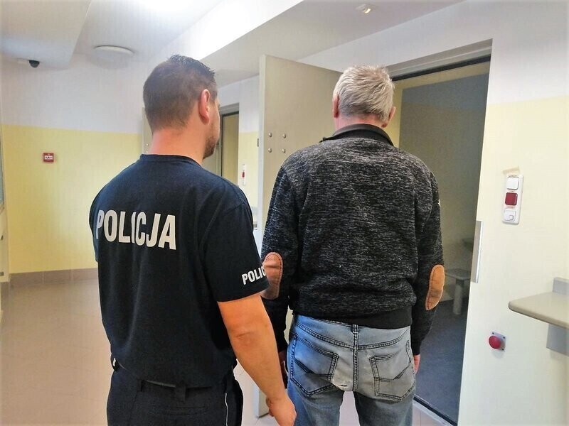 W Czarnocinie przejęto dziesiątki tysięcy nielegalnych papierosów