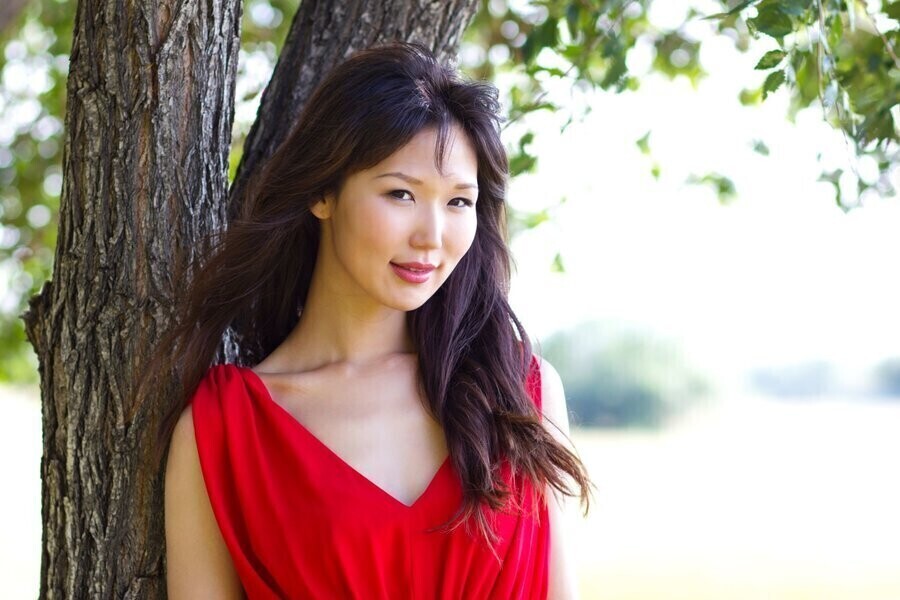 Jakie buty do czerwonej sukienki