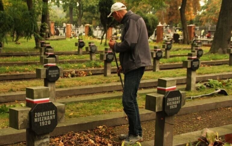 Uporządkowali Cmentarz Wojenny przy Partyzantów w Piotrkowie