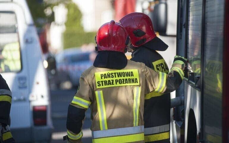 Deszcz i silny wiatr przysporzyły pracy strażakom