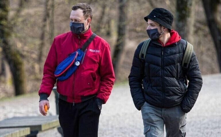 Nakaz noszenia maseczek będzie przeniesiony do ustawy