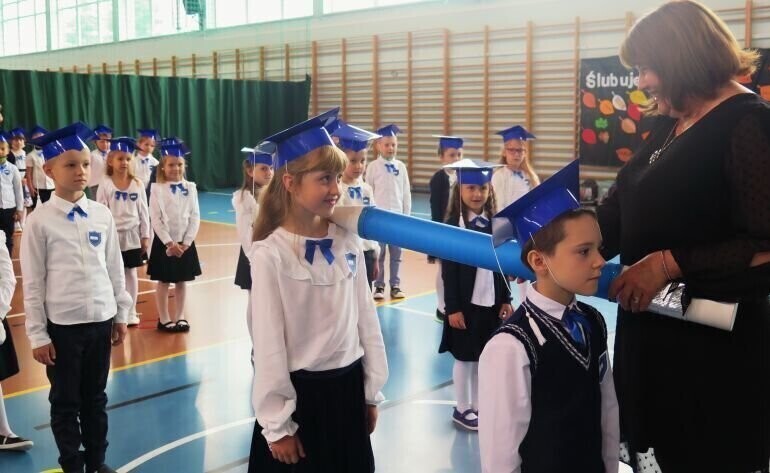 Pasowanie uczniów szkoły w Gomulinie