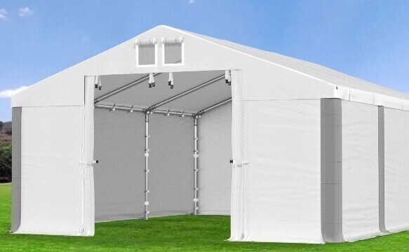 Przed Urzędem Miasta na Szkolnej stanie namiot