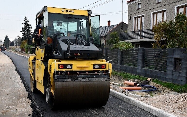 Na Zalesickiej układają asfalt
