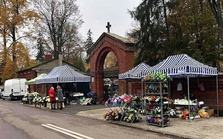 Kupcy zwolnieni z opłaty za zajęcia pasa drogowego