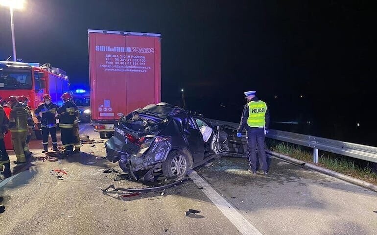 Zderzenie trzech pojazdów na A1. Jedna osoba nie żyje