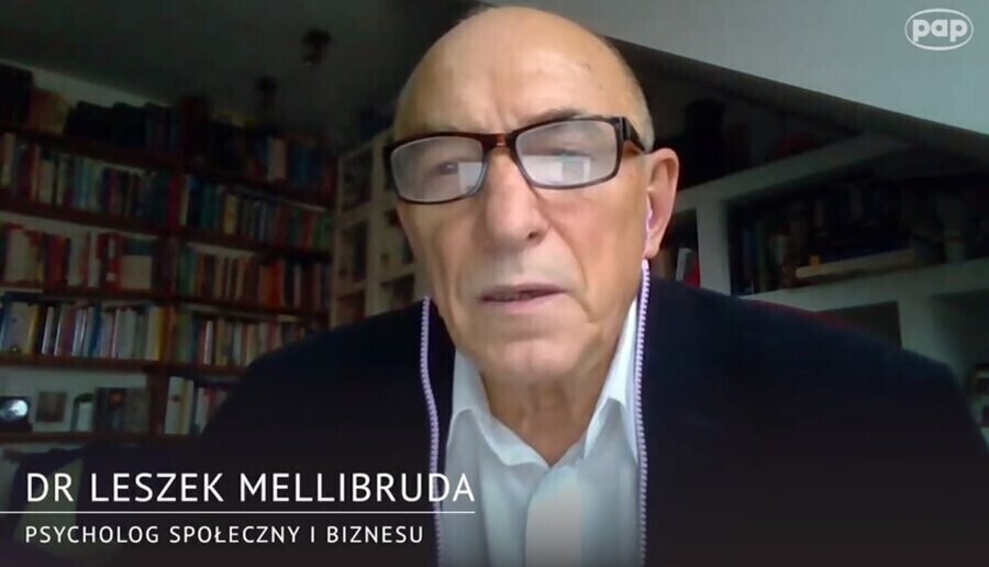 Zmiany w sposobie edukacji - kluczem do powstrzymania epidemii fake newsów