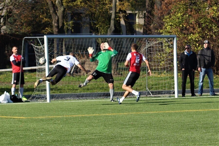 Rozgrywki Amatorskiej Ligi Piłki Nożnej już na półmetku