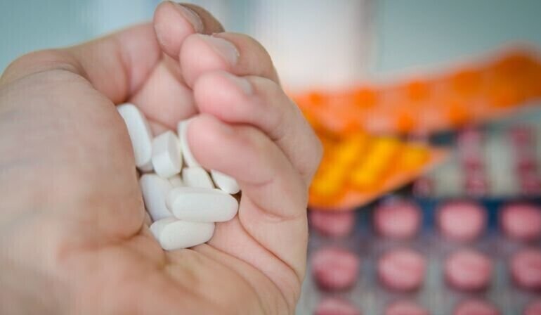 Aż 13 Polaków po 65. roku życia przyjmuje co najmniej 5 leków dziennie