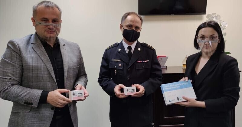 Starosta przekazał strażakom środki ochrony