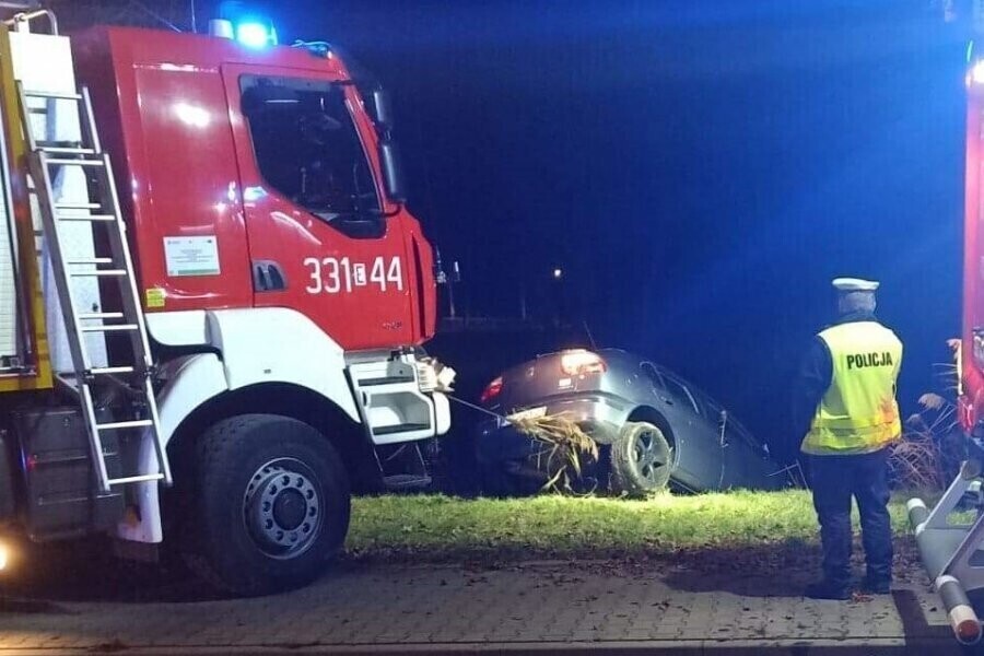 Wjechał do stawu