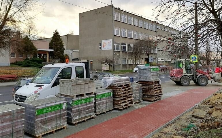 Chodnik i ścieżka już na ukończeniu