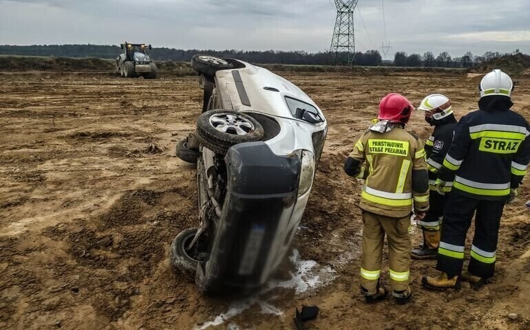 Kolizja ciężarówki i dostawczaka na jedynce