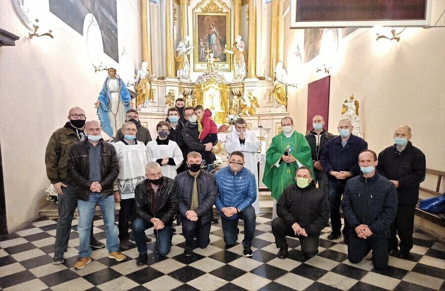 Męski różaniec tym razem on-line