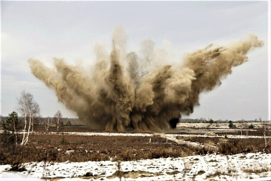 Saperzy zdetonowali niewybuchy z Pilicy WIDEO