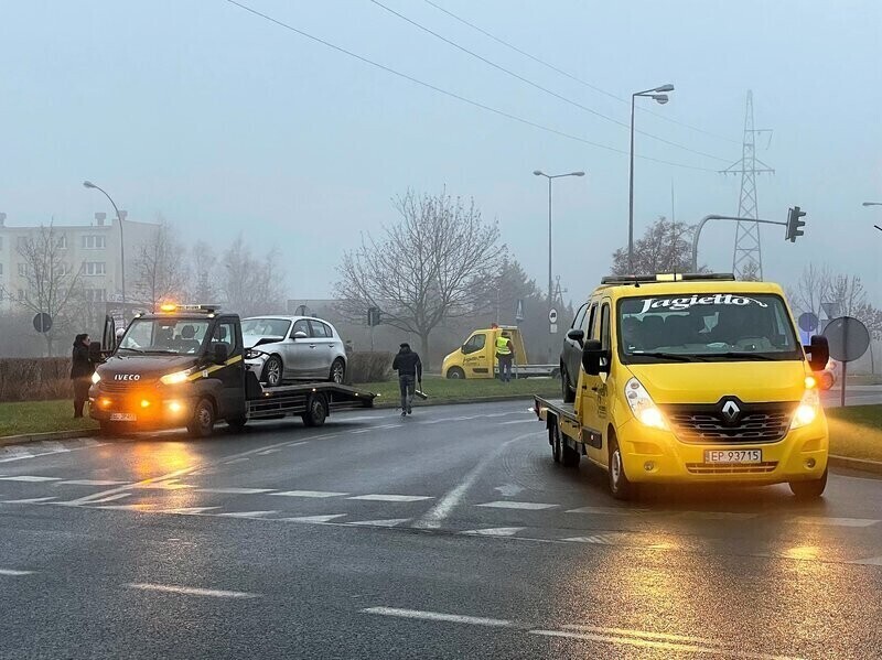 Kolizja dwóch osobówek w Piotrkowie