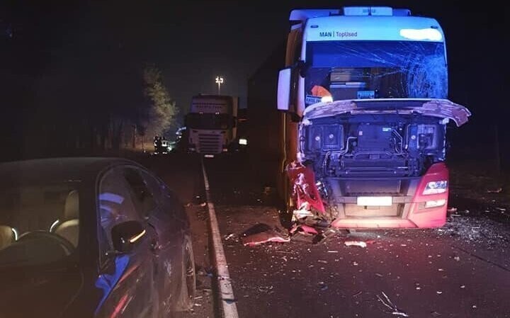 Zderzenie pięciu pojazdów w Kosowie