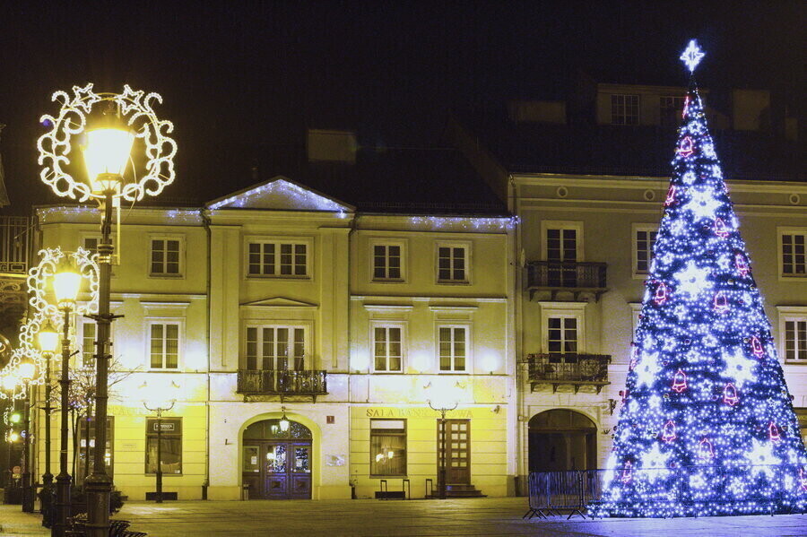 Piotrków w blasku świątecznych iluminacji GALERIA