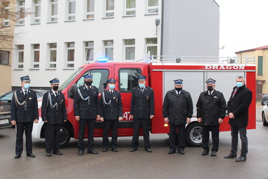 Bezpieczniej na drogach regionu. OSP Zaborów z nowym wozem strażackim