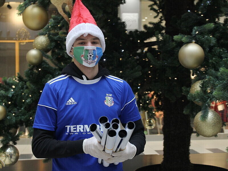 Poloniści rozdawali piotrkowianom kalendarze