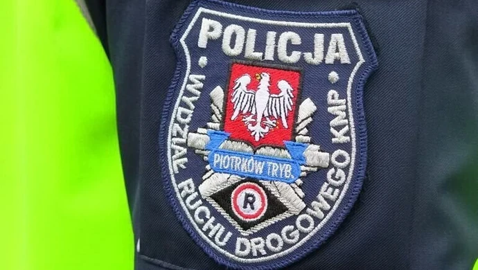 Zafira wpadła w poślizg.  Trzy osoby przewiezione do szpitala