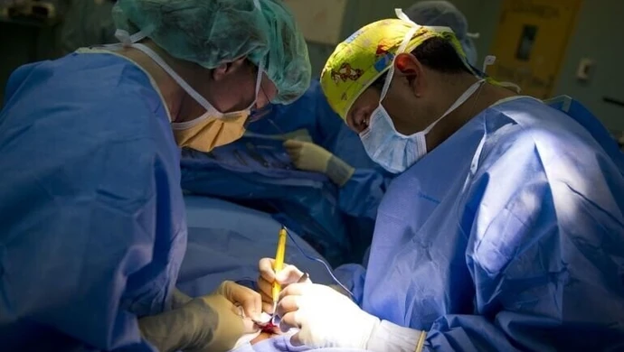 NFZ zaleca wstrzymanie operacji i planowych zabiegów