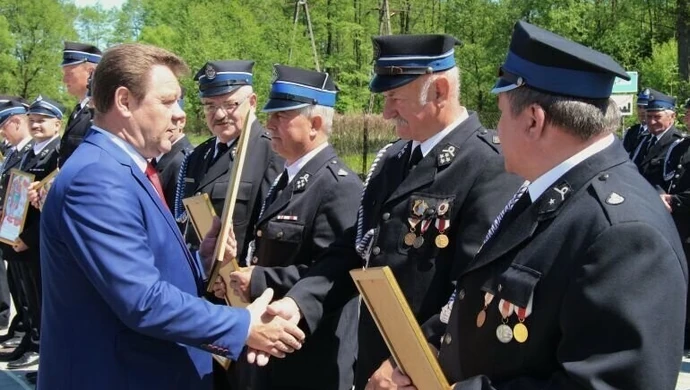 Wójt Roman Drozdek dziękuje strażakom